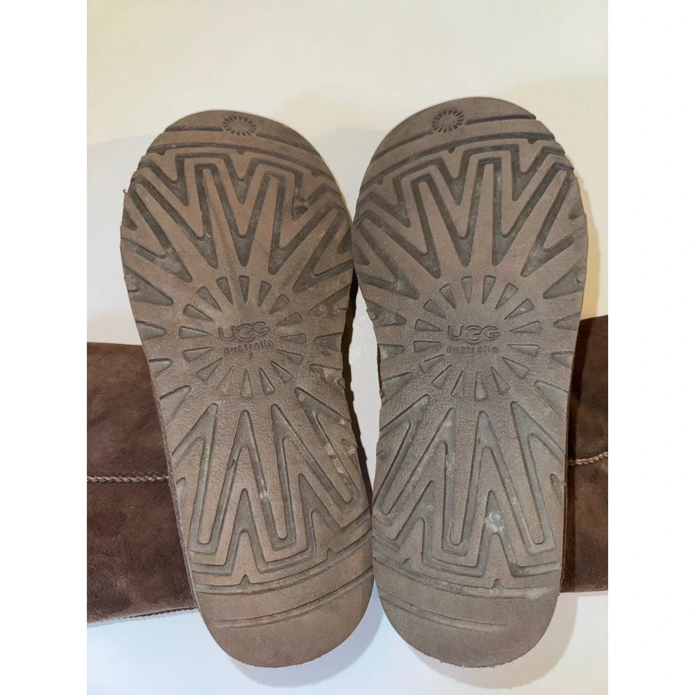 UGG Australia Classic Short Sheepskin Boots Chocolate Brown Womens 9 Suede